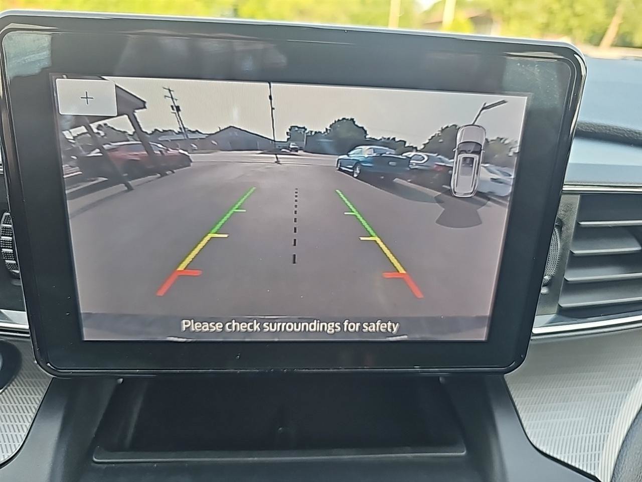 Used 2020 Ford Explorer XLT w/ Equipment Group 202A AWD/4WD image 16