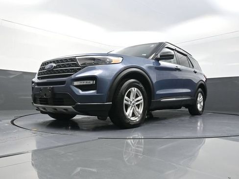 Used 2021 Ford Explorer XLT w/ Equipment Group 202A AWD/4WD image 33