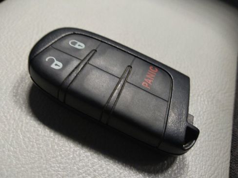 Used 2019 Jeep Compass Latitude FWD image 32