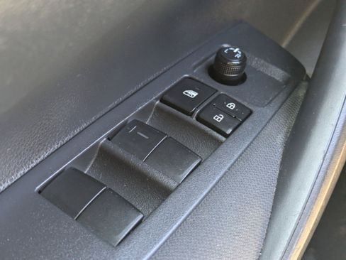 Used 2021 Toyota Corolla LE FWD image 22