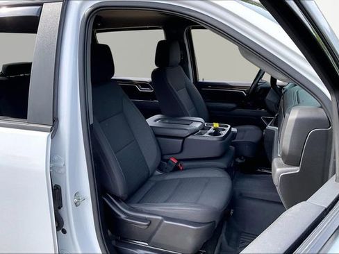 Used 2025 Chevrolet Silverado 2500 LT AWD/4WD image 17