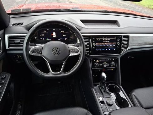 Used 2022 Volkswagen Atlas Cross Sport SE w/ Black Wheel Package AWD/4WD image 13