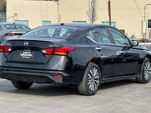 Used 2023 Nissan Altima 2.5 SV image 4