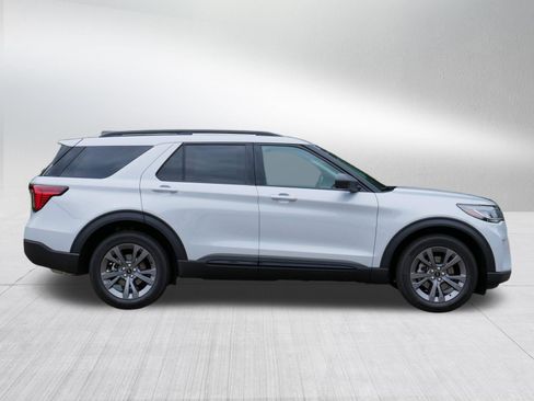 Used 2026 Ford Explorer Active w/ Active Comfort Package AWD/4WD image 8