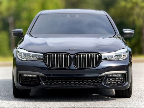 Used 2019 BMW 740i w/ Executive Package RWD image 3