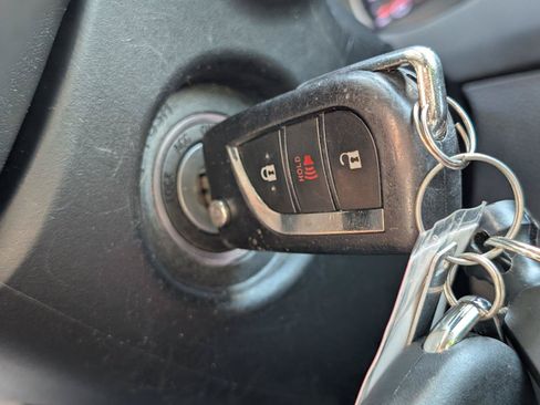 Used 2019 Toyota RAV4 LE FWD image 25