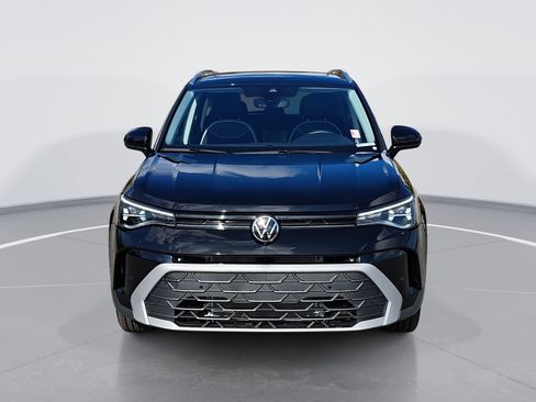 Used 2025 Volkswagen Taos SE w/ Panoramic Sunroof Package image 8