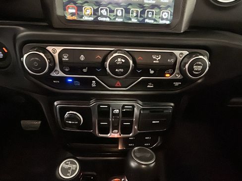 Used 2023 Jeep Wrangler Unlimited Sahara w/ Cold Weather Group AWD/4WD image 24