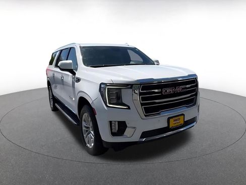 Used 2024 GMC Yukon XL SLT AWD/4WD image 3
