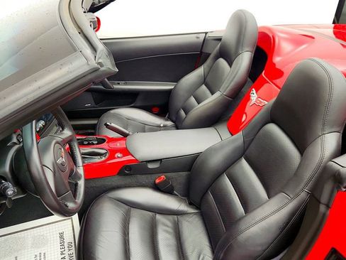 Used 2005 Chevrolet Corvette Convertible w/ Preferred Equipment Group RWD image 19