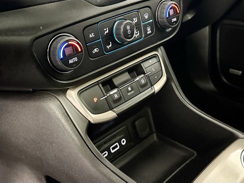 Used 2022 GMC Terrain Denali image 28