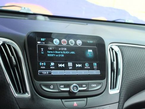 Used 2018 Chevrolet Malibu LT FWD image 18