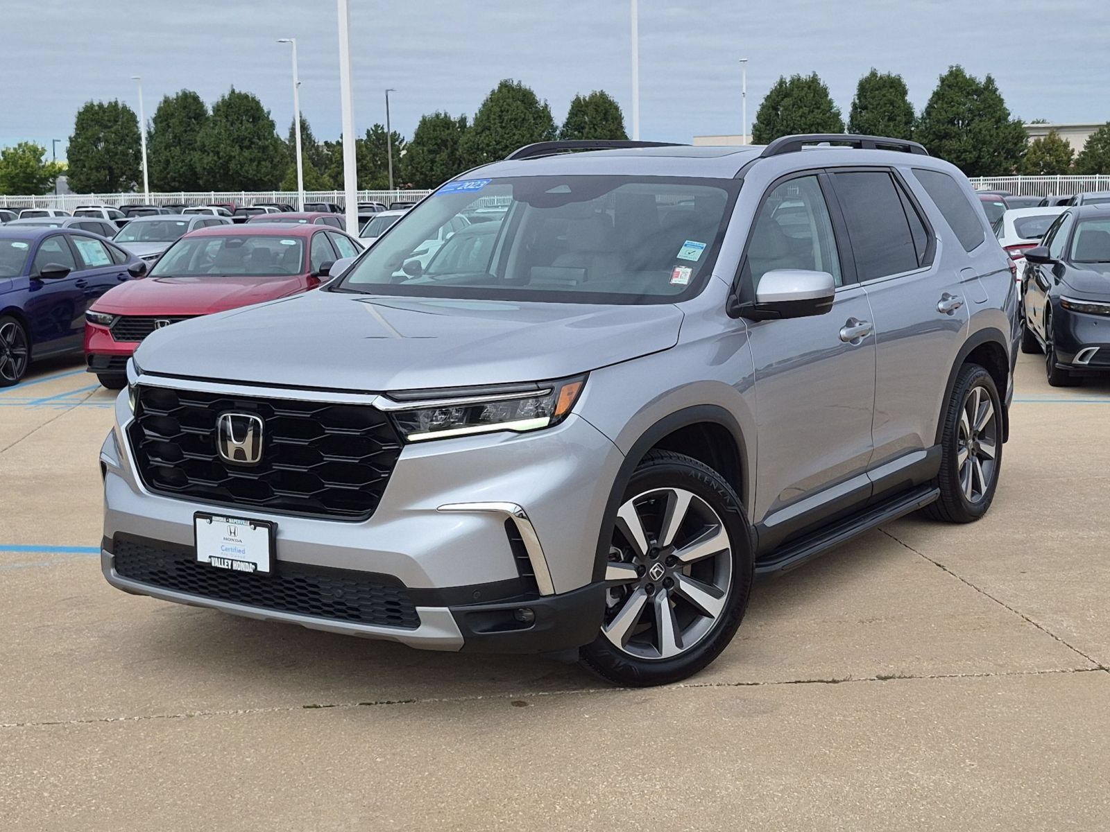 Certified 2023 Honda Pilot Touring image 2