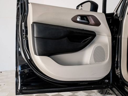 Used 2020 Chrysler Voyager Lxi image 43