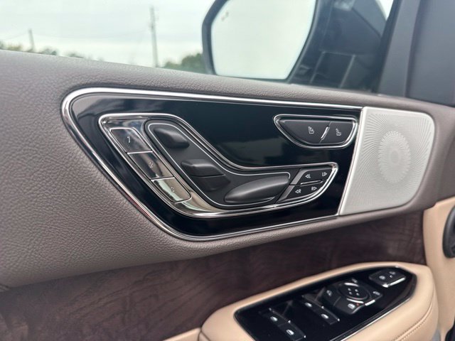 Used 2023 Lincoln Navigator L Reserve AWD/4WD image 29