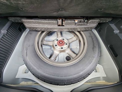 Used 2022 Toyota Venza XLE image 25