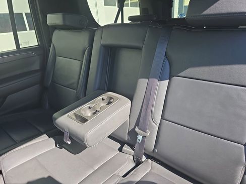 Used 2024 Chevrolet Suburban LT image 14