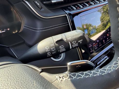 Used 2025 Jeep Grand Cherokee Laredo X w/ Luxury Tech Group I AWD/4WD image 35
