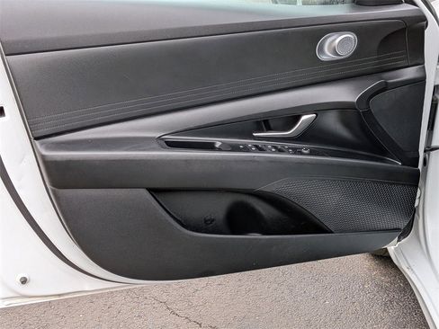 Used 2021 Hyundai Elantra SE image 9