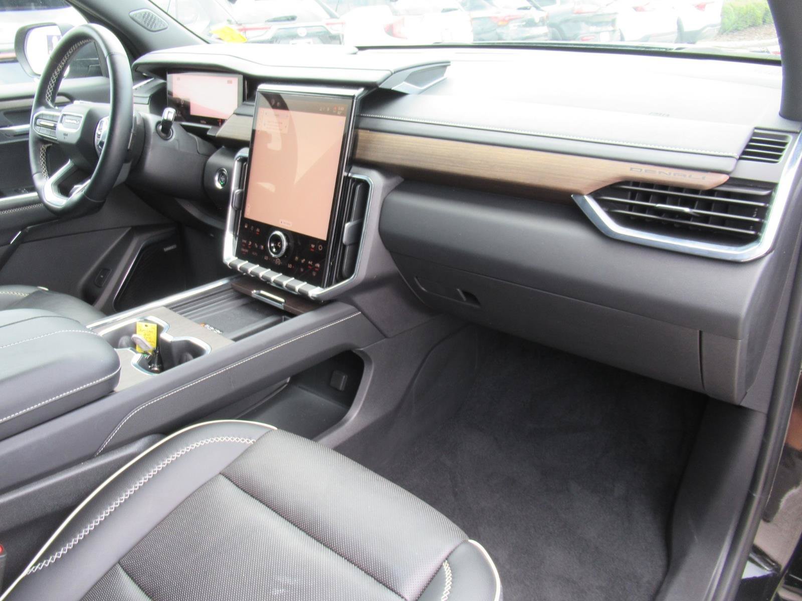 Used 2025 GMC Acadia Denali FWD image 11