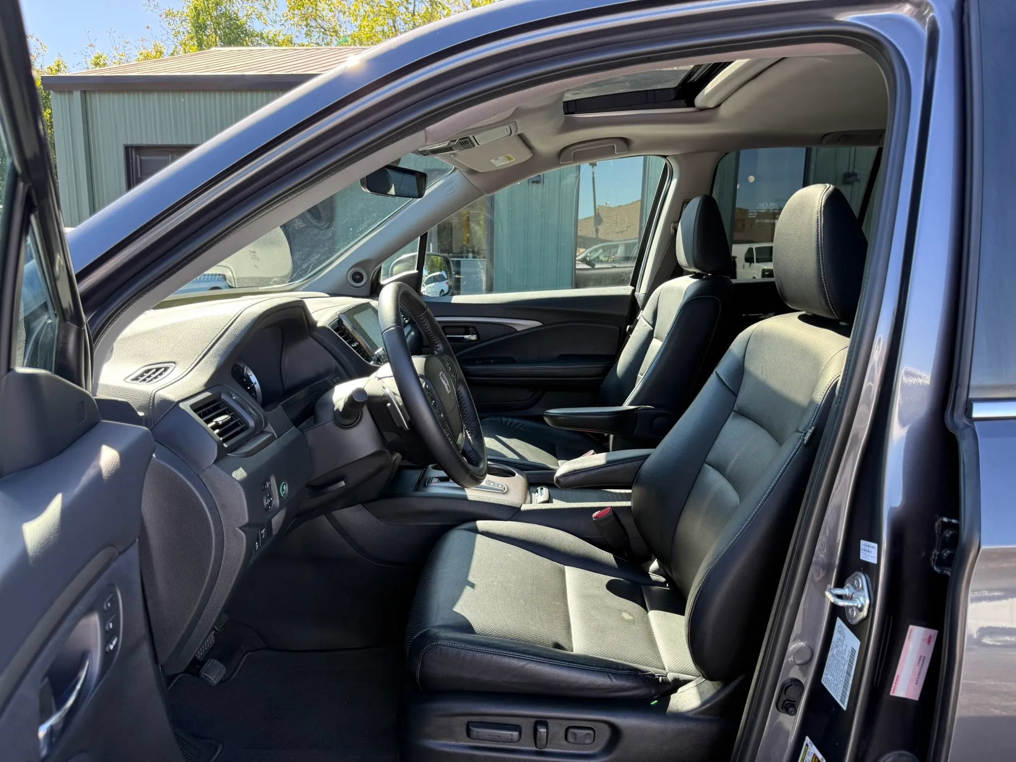 Used 2023 Honda Ridgeline RTL image 2