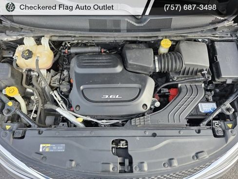 Used 2018 Chrysler Pacifica Limited image 15