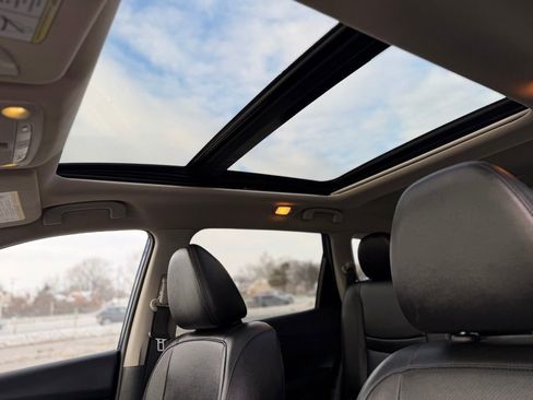 Used 2018 Nissan Rogue SL w/ Premium Package AWD/4WD image 16