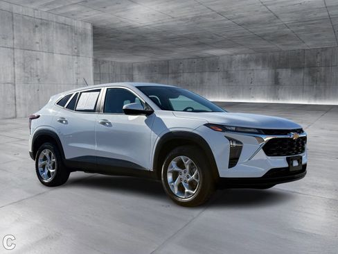 Used 2024 Chevrolet Trax LS w/ LS Convenience Package image 6