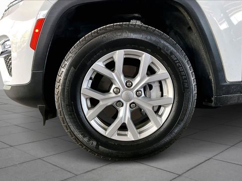 Used 2023 Jeep Grand Cherokee Limited image 10