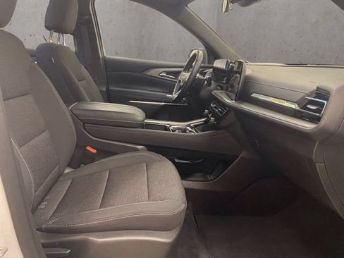 Used 2025 Chevrolet Traverse LT AWD/4WD image 21