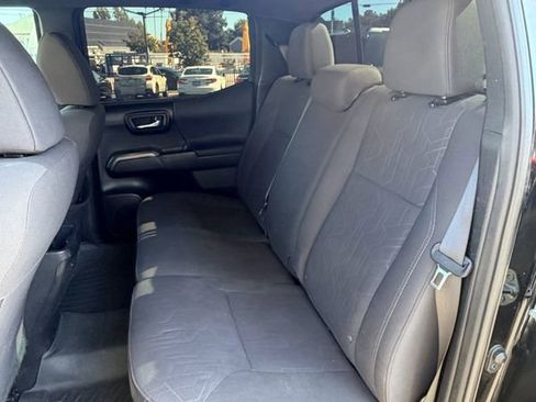 Used 2019 Toyota Tacoma TRD Off-Road image 19