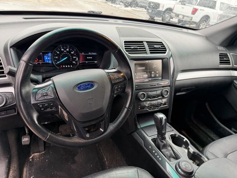 Used 2016 Ford Explorer XLT w/ Equipment Group 202A image 5