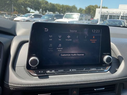 Used 2025 Nissan Rogue SV FWD image 26