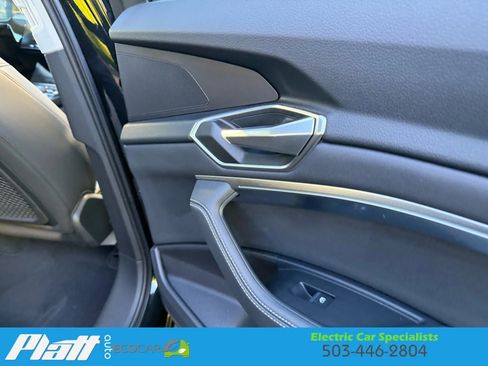 Used 2021 Audi e-tron Premium w/ Convenience Plus Package image 37