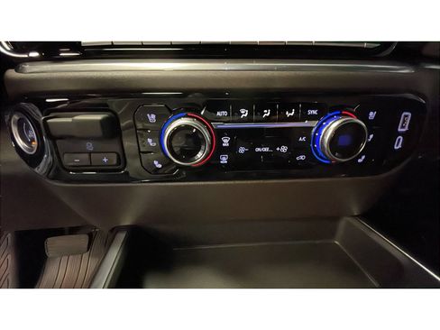 Used 2025 GMC Sierra 1500 SLT w/ SLT Premium Plus Package AWD/4WD image 14