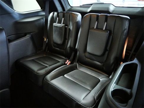 Certified 2019 Ford Explorer XLT w/ Equipment Group 202A image 15