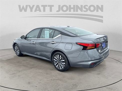 Used 2025 Nissan Altima 2.5 SV image 3