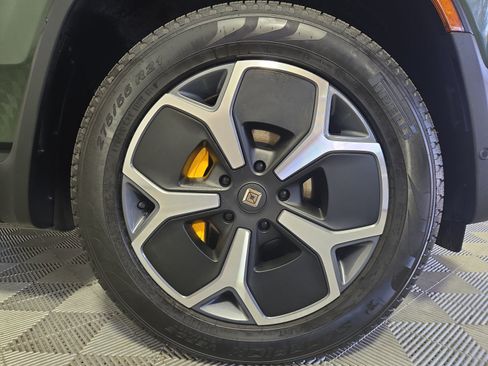 Used 2024 Rivian R1S Adventure AWD/4WD image 11