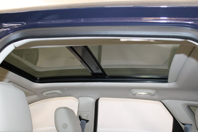 Used 2024 Cadillac XT5 Premium Luxury w/ LPO, Floor Liner Package AWD/4WD image 10