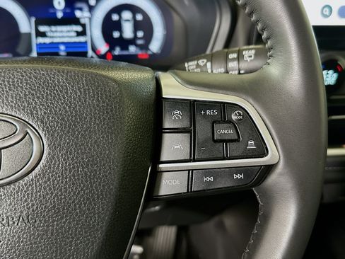 Used 2025 Toyota Grand Highlander AWD Hybrid image 17