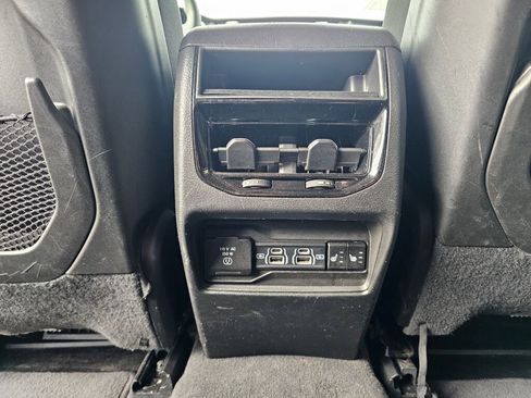 Used 2023 Jeep Grand Cherokee Limited image 19