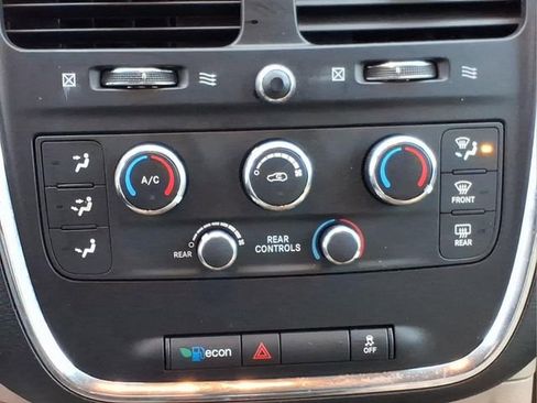 Used 2015 Dodge Grand Caravan SXT w/ UConnect Hands-Free Group image 21