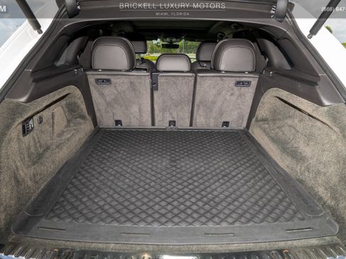 Used 2021 Bentley Bentayga Plug-In Hybrid AWD/4WD image 17