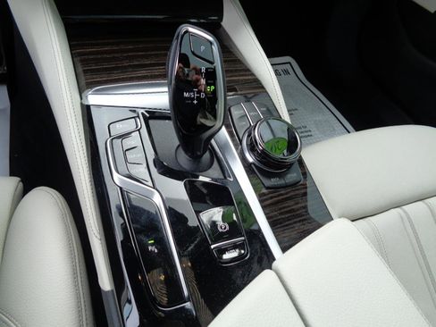 Used 2022 BMW 540i xDrive w/ Executive Package image 12