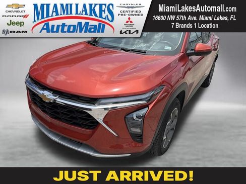 Used 2024 Chevrolet Trax LT w/ Driver Confidence Package FWD image 1