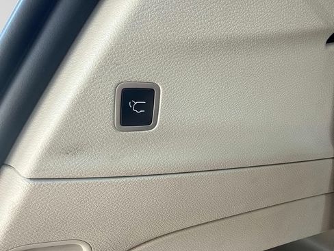 Used 2023 Chrysler Pacifica Touring-L FWD image 18