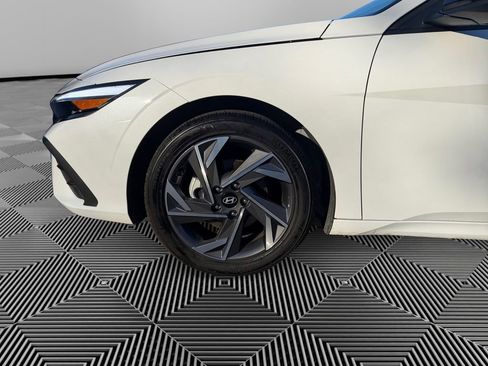 Certified 2025 Hyundai Elantra Sport image 9