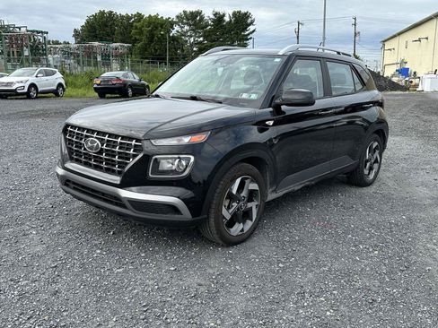 Certified 2023 Hyundai Venue SEL FWD image 4