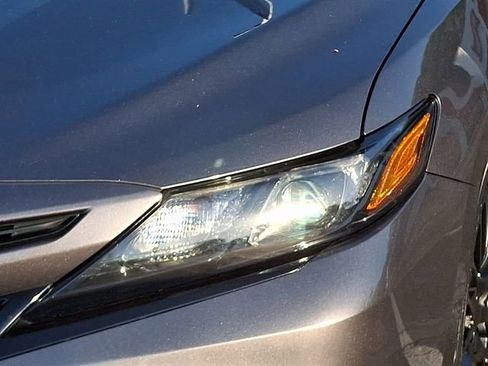 Used 2023 Toyota Camry SE FWD image 9