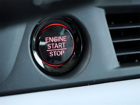 Certified 2025 Honda Pilot Touring image 28